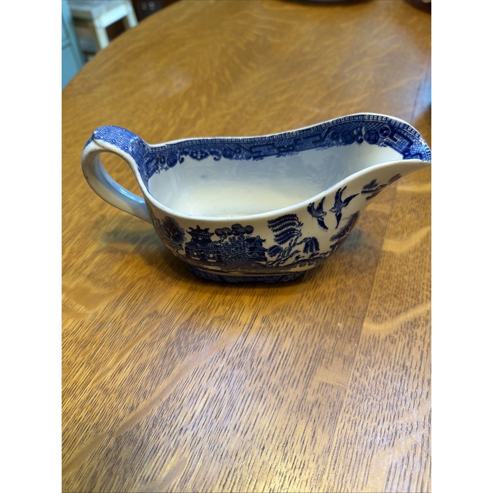 Vintage Ridgway England Semi China Blue Willow Gravy Boat Excellent